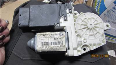 Seat León I jobb első ablakemelő motor (1C1959802A)