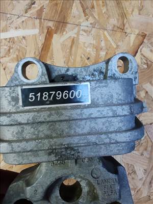 Alfa Romeo GIULIETTA váltótartó bak 51879600