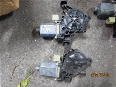 Volkswagen Tiguan II bal első ablakemelő motor (5Q0959802B)
