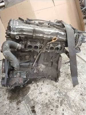 NISSAN PRIMERA P11 96.10-99.09 Motor. benzin fűzött blokk hengerfejjel
