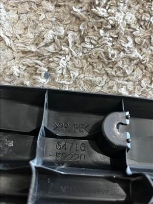 Toyota Yaris GR - Csomagtér‑zár burkolat 6471652220