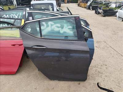 Opel Astra K bal hátsó ajtók üresen