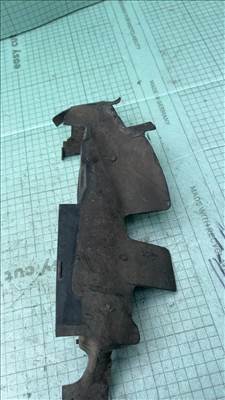 Hűtő légterelő csatorna - Audi A4 B5 2.4 8D0 121 284 E