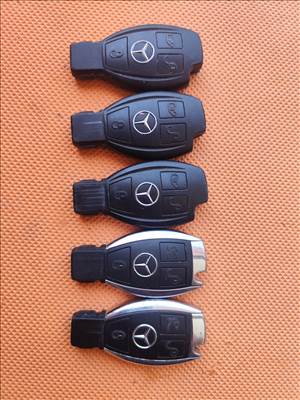 Mercedes Benz három gombos indító kulcs 