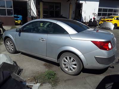 Renault Mégane II CC 1.6 16V Csomagtérajtó üresen 