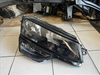 Skoda Karoq jobb halogén-led fényszóró  57b941016a