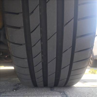  205/4517" használt Kumho nyári gumi gumi