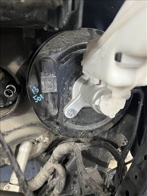 BMW i3 I01 fékrásegítő