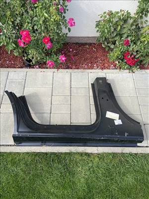 Audi Q7 (4L) jobb kuszob 4l0809848