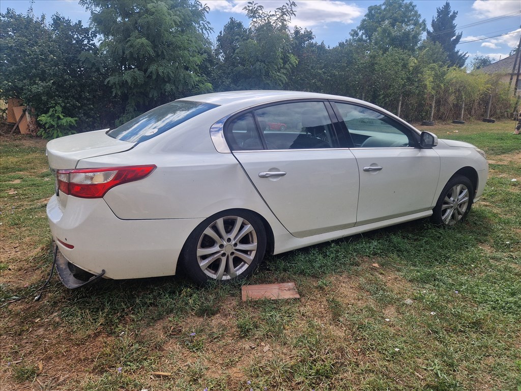 Eladó Renault Latitude 2.0 16V 140 E 85 (1997 cm³, 140 PS) 3. kép