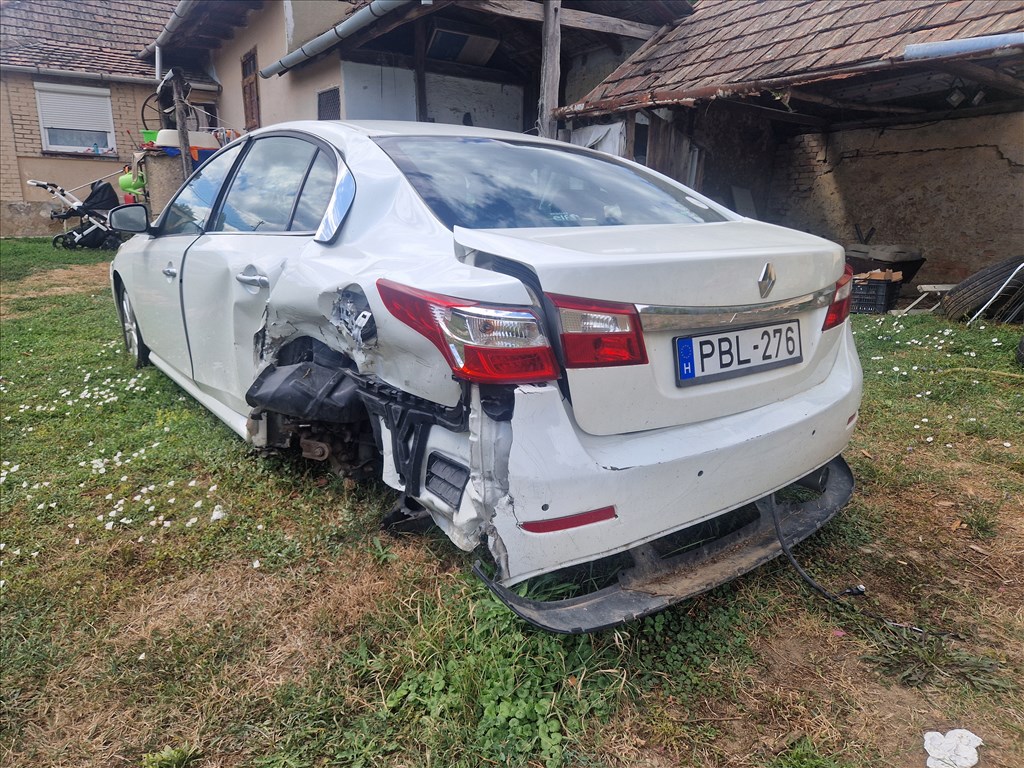 Eladó Renault Latitude 2.0 16V 140 E 85 (1997 cm³, 140 PS) 4. kép