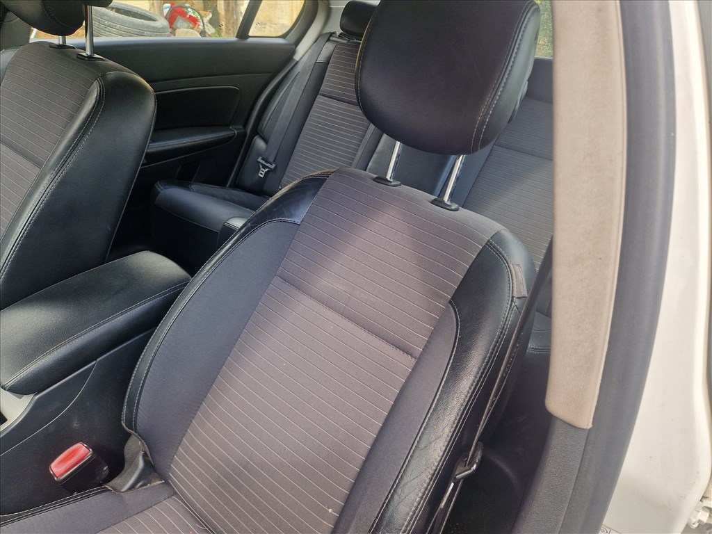 Eladó Renault Latitude 2.0 16V 140 E 85 (1997 cm³, 140 PS) 7. kép