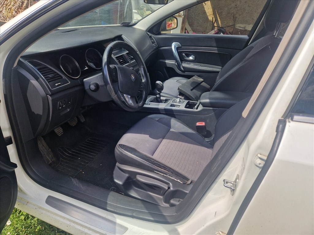Eladó Renault Latitude 2.0 16V 140 E 85 (1997 cm³, 140 PS) 8. kép