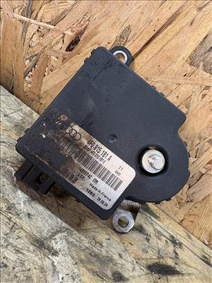 Audi A6 (C6 - 4F) töltésvezérlő modul  4f0915181a