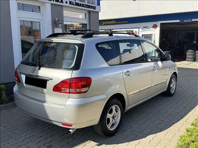 Toyota Avensis Verso bontott alkatrészei #alkatrész