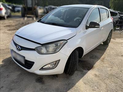 Hyundai i20 (PB) bontott alkatrészei G4LA