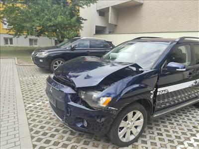 Eladó Mitsubishi Outlander 2.4 MIVEC 4WD (2360 cm³, 170 PS)