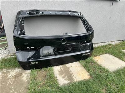 BMW X1 U11 csomagterajto