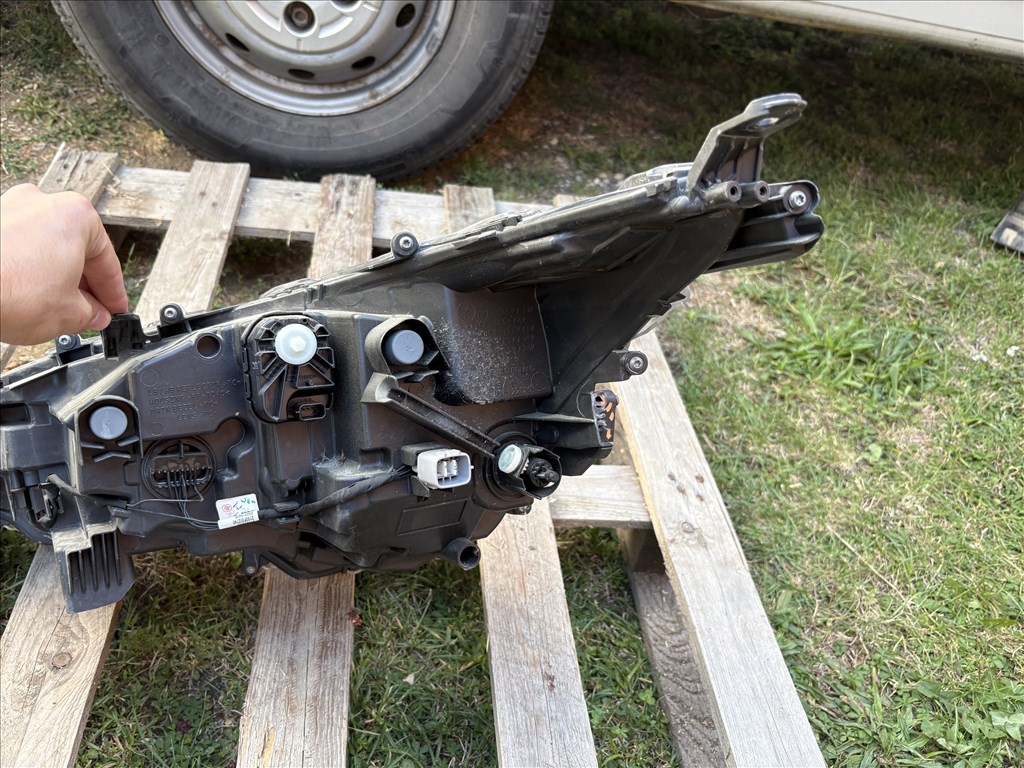Toyota Corolla (E210) FULL LED Jobb első lámpa 81110-02s60 2. kép