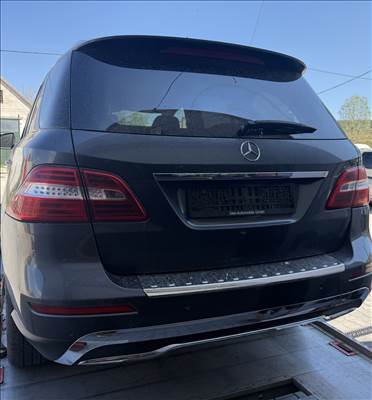 Mercedes ML 250 (W166) bontott alkatrészei vagy egyben bontásra eladó