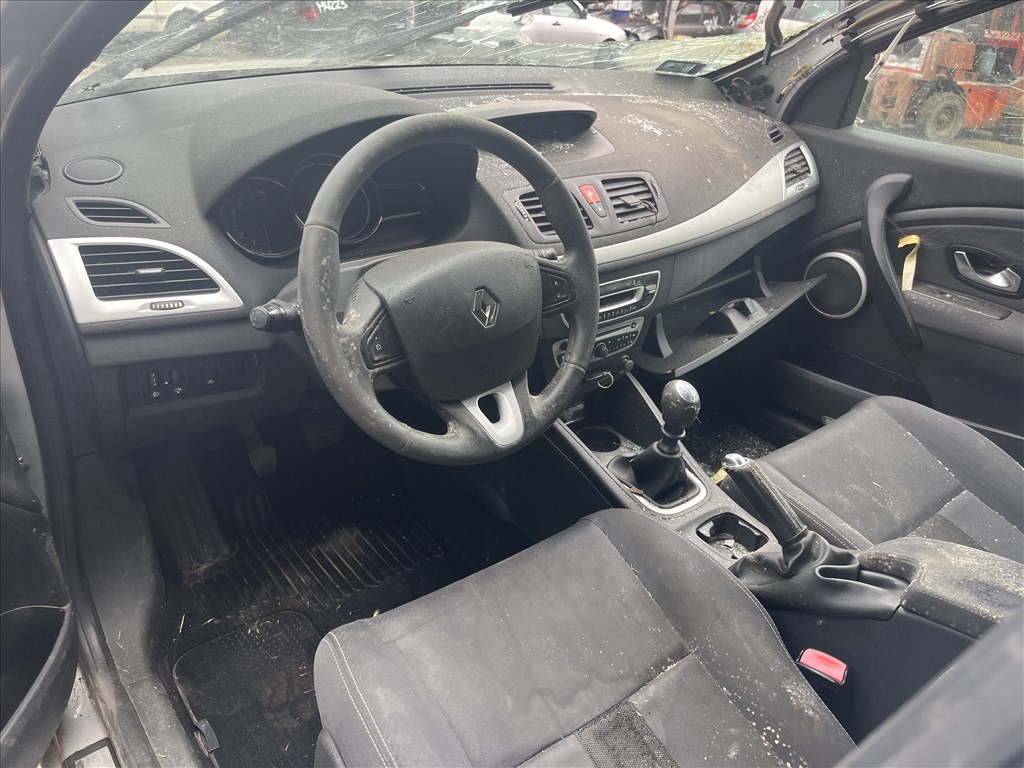 Renault Mégane III 1.6i bontott alkatrészei 3. kép