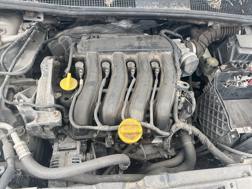 Renault Mégane III 1.6i bontott alkatrészei 4. kép