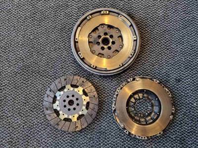 NISSAN JUKE (F15) Kuplung Szett Lendkerékkel Motorkód K9KA636 K9K646 K9K410 K9K896.
