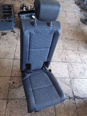 Opel Zafira C Hátsó Középső Ülés