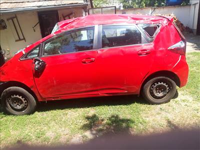 Toyota Verso-S bontott alkatrészei