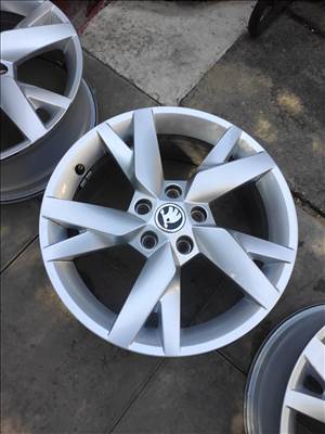 17" 5x112 Skoda Octavia 4 gyári alufelni 115eft/4db