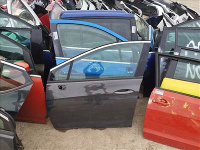 Opel Astra K bal első ajtók üresen