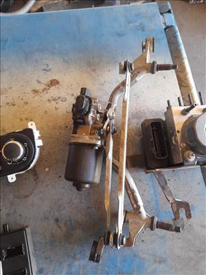 Renault clio 4 ablaktörlő motor 