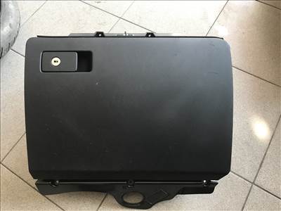 Volkswagen Passat B7 kesztyűtartó 3AB857097B