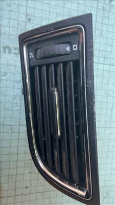 Műszerfal szellőzőrács - Skoda Superb II 3T0 819 701