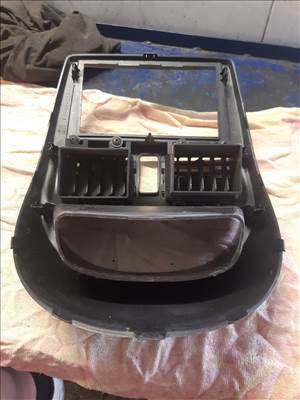 Suzuki Ignis 03-07 Középső Szellőző