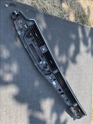 Audi A4 (B9 - 8W) A4, B9 szellőző rács közép és jobb oldal komplett