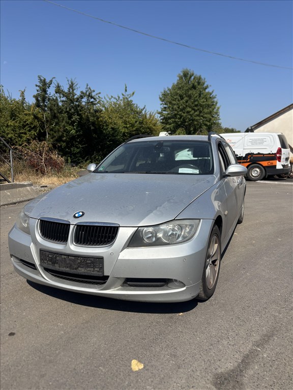 BMW 318 (E90, E91, E92, E93) bontott alkatrészei 2. kép