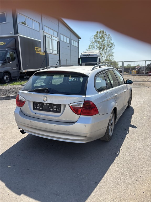 BMW 318 (E90, E91, E92, E93) bontott alkatrészei 3. kép