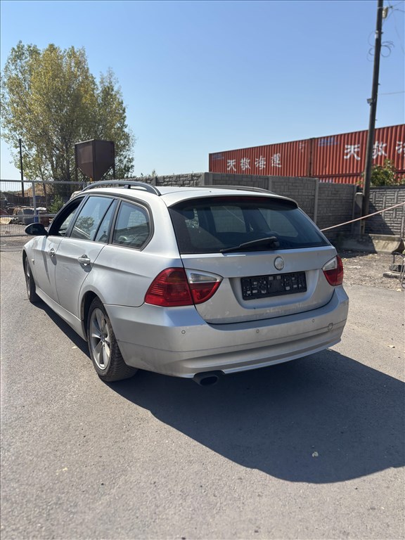 BMW 318 (E90, E91, E92, E93) bontott alkatrészei 4. kép