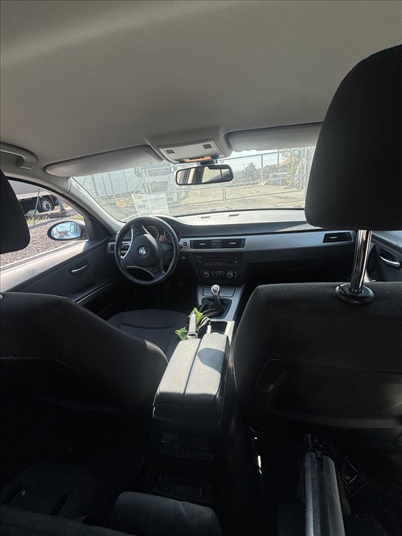 BMW 318 (E90, E91, E92, E93) bontott alkatrészei 5. kép