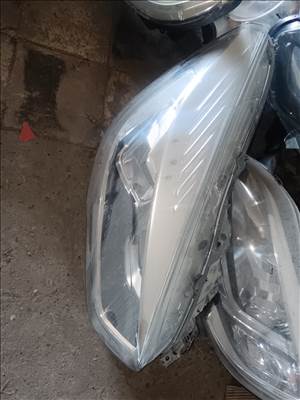 Ford Kuga II fényszóró 90156360 90156361