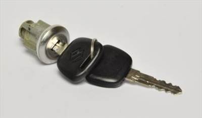 Suzuki Swift utángyártott üzemanyag fedél, tankajtó zár 2003-ig (89300-61820)