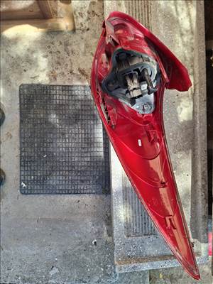 Peugeot 207 sw hátsó lámpa eladó.