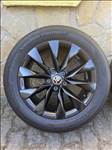 Gyári Skoda Superb 5x112 lyukosztású 17" újszerű alufelni, rajta 215/55 újszerű Hankook nyári gumi