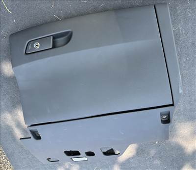Audi A4 B9 kesztyűtartó  8w1857035b 8w7857035