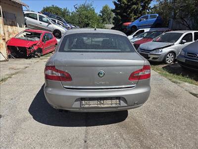 Skoda Superb II CSOMAGTÉR ajtó 