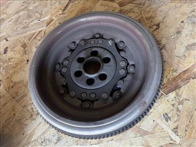 Volkswagen Passat B8 Kettős tömegű lendkerék 03L 105 266 AK