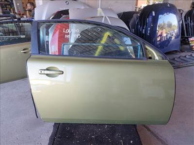Volvo C30 jobb oldali ajtó üresen