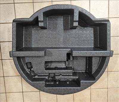 Toyota Yaris pótkerék helyetti szerszámtároló 649930d040