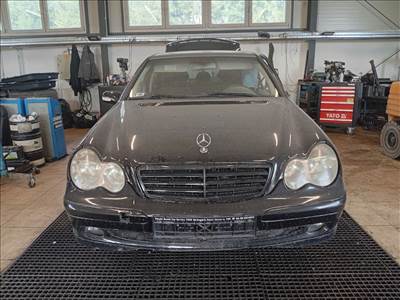 MERCEDES-BENZ C-CLASS (W203) C 220 CDI - Bontódik!